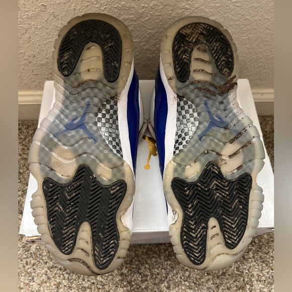 Authentic Air Jordan 11 Sketch Lows - Picture 8 of 10